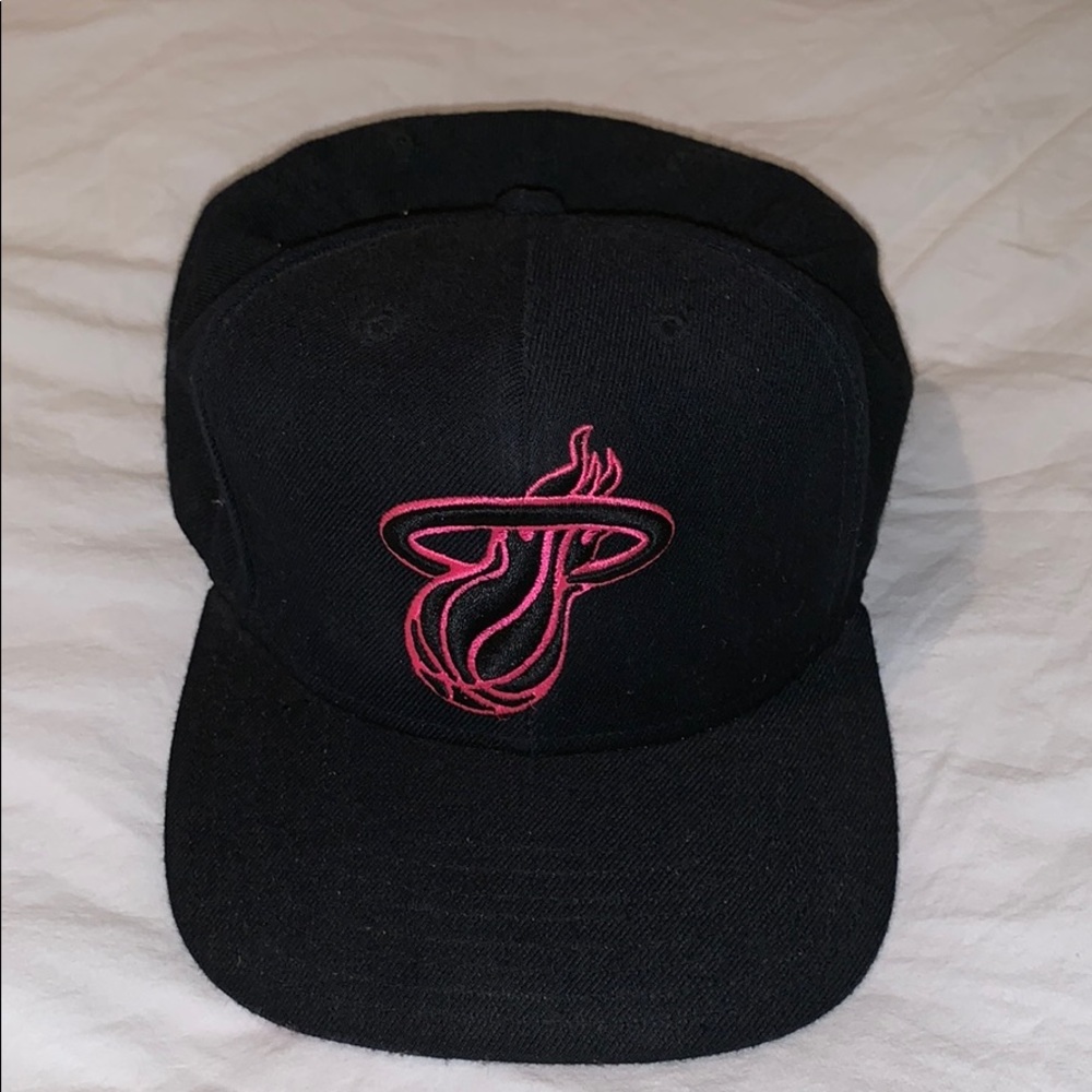 MIAMI HEAT ADIDAS HAT *SNAPBACK*
